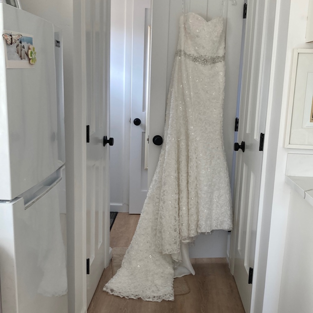 Wedding gown. Size XL